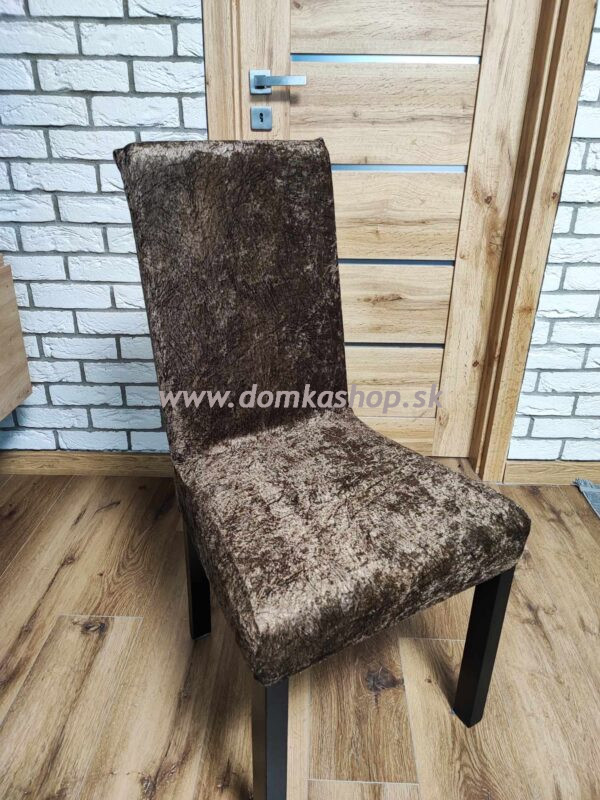Velúrový lesklý návlek na stoličky – hnedý s ornamentom