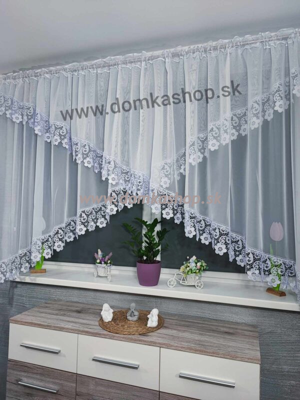 Biela hotová krajková záclona ROMANA 400 x 155 cm - vzor 03