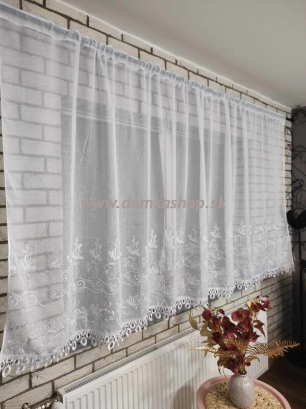 Záclona HENRIETA s vyšívaným vzorom - 300 x 140 cm